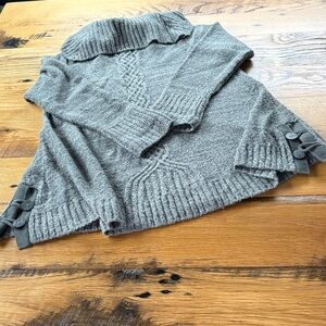 Cozy Gray Women's Sweater - Size L/XL